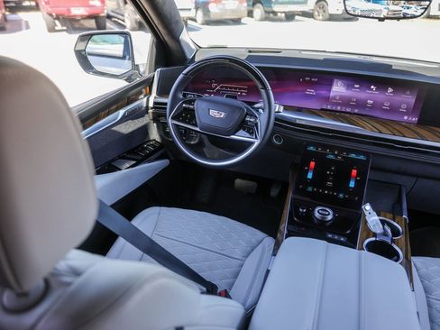 Certified 2025 Cadillac Escalade ESV Sport Platinum image 27