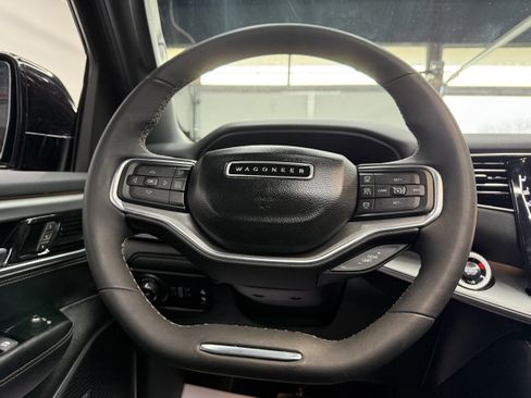 Used 2024 Jeep Wagoneer Series II image 17