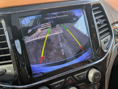 Used 2020 Jeep Grand Cherokee Overland image 14