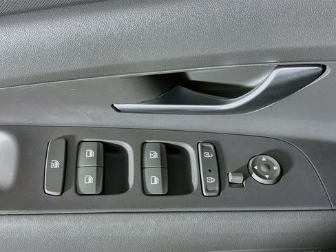 Used 2022 Hyundai Elantra SEL FWD image 24