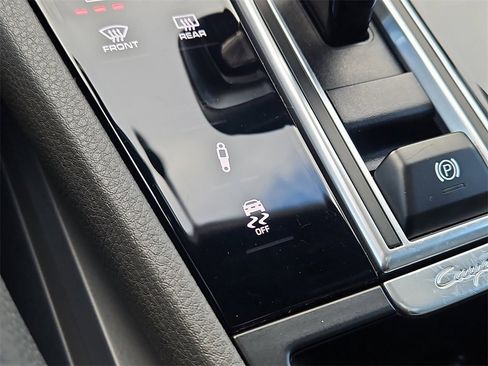 Certified 2022 Porsche Cayenne Coupe image 21