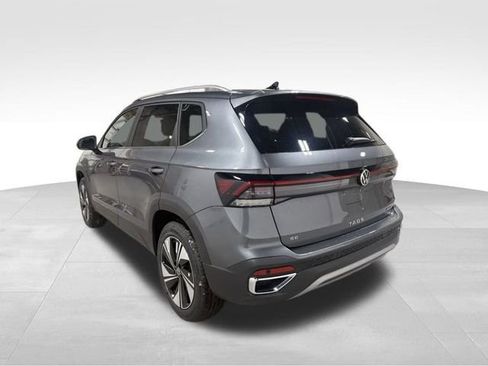 New 2026 Volkswagen Taos SE image 4