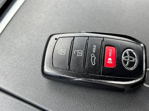 Used 2025 Toyota Highlander LE FWD image 22