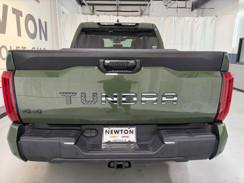 Used 2022 Toyota Tundra SR5 w/ SR5 Convenience Package AWD/4WD image 31