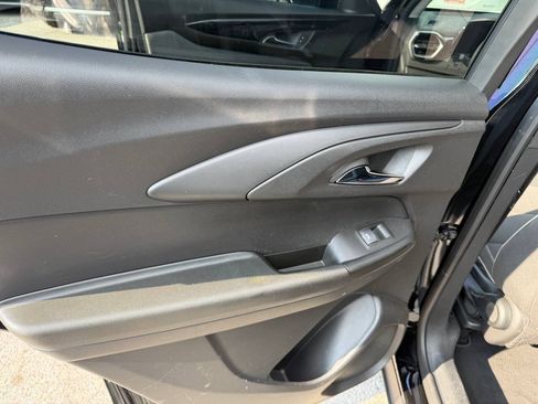 Used 2025 Chevrolet TrailBlazer LS FWD image 14
