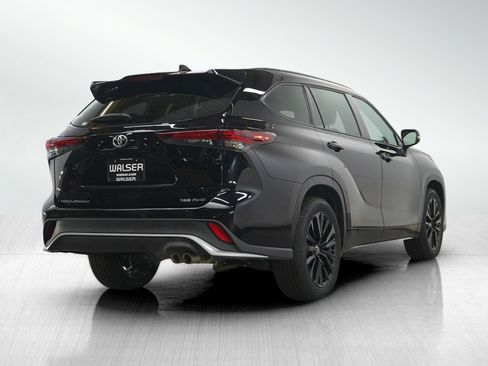 Used 2025 Toyota Highlander XSE AWD/4WD image 4