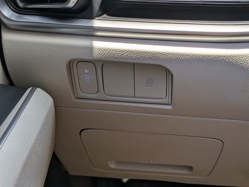 Used 2025 Kia Sorento S FWD image 25