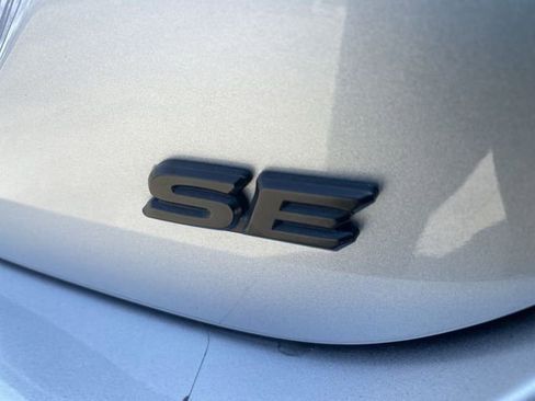 Used 2022 Toyota Camry SE image 29