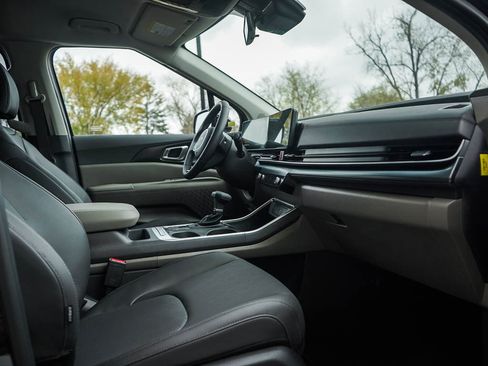 New 2026 Kia Carnival LXS image 10