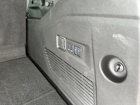 Used 2025 GMC Yukon XL Denali w/ Sun & Power Step Package image 21