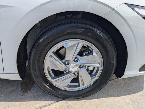 New 2026 Hyundai Elantra SE FWD image 8