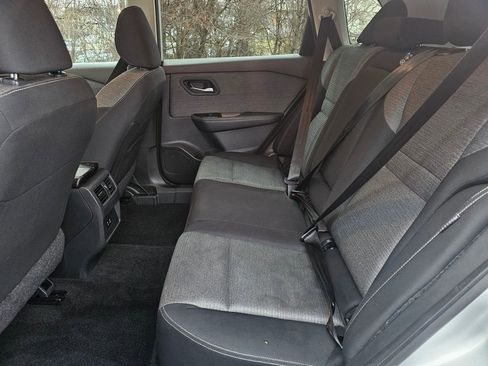 Used 2023 Nissan Rogue SV image 16