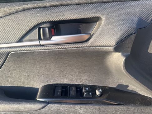 Used 2025 Toyota Camry SE image 19