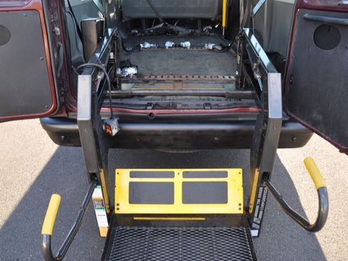 Used 2005 Ford E-350 and Econoline 350 XL RWD image 20