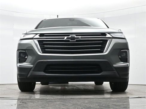 Used 2023 Chevrolet Traverse LT image 28