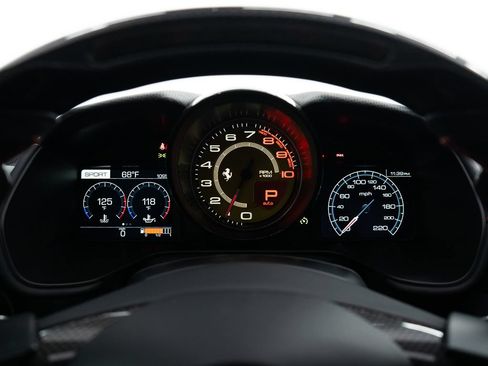 Used 2019 Ferrari Portofino RWD image 40