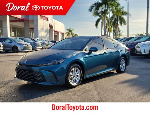 Used 2025 Toyota Camry LE image 1