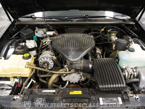 Used 1995 Cadillac Fleetwood Brougham RWD image 3