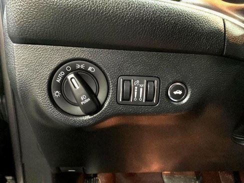 Used 2018 Dodge Challenger R/T Scat Pack w/ Leather Interior Group RWD image 25