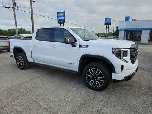 Used 2025 GMC Sierra 1500 AT4 w/ AT4 Premium Package AWD/4WD image 4