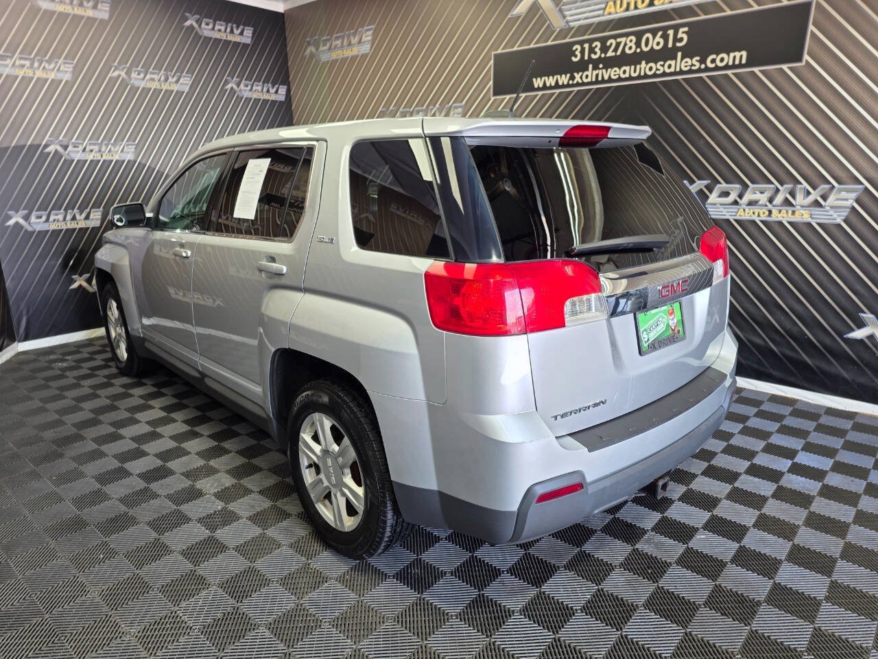 Used 2015 GMC Terrain SLE FWD image 9
