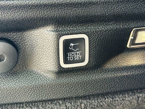 Used 2021 Jeep Grand Cherokee L Overland w/ Luxury Tech Group IV image 15