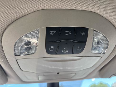 Used 2023 Chrysler Voyager LX FWD image 14
