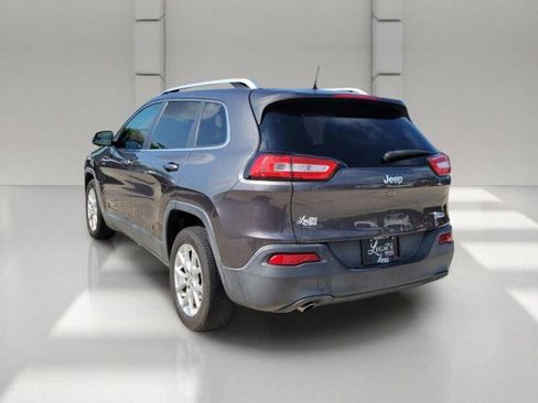 Used 2017 Jeep Cherokee Latitude w/ Comfort/Convenience Group FWD image 5