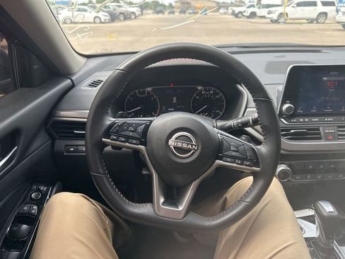Used 2024 Nissan Altima 2.5 SR FWD image 10