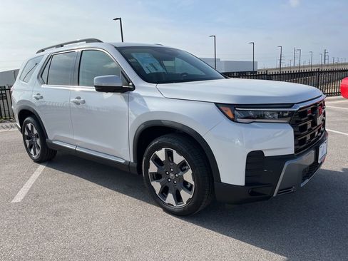 New 2026 Honda Pilot Elite image 2