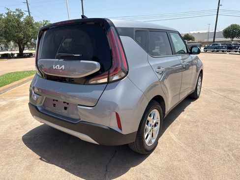Used 2025 Kia Soul LX w/ LX Technology Package FWD image 7
