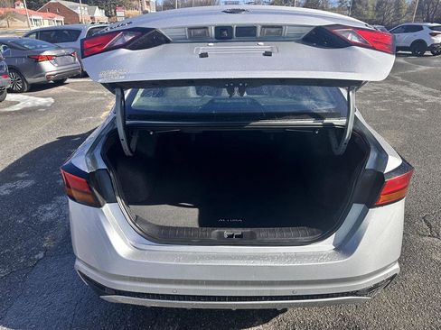 Used 2024 Nissan Altima 2.5 SV image 12