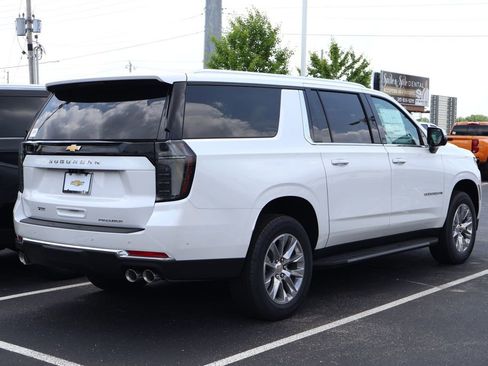 New 2025 Chevrolet Suburban Premier image 8