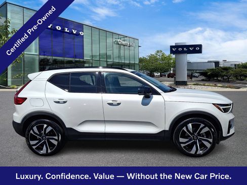 Certified 2025 Volvo XC40 B5 Ultra AWD/4WD image 8
