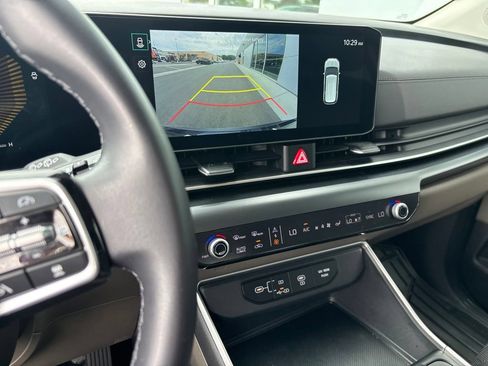Certified 2026 Kia Carnival FWD image 11