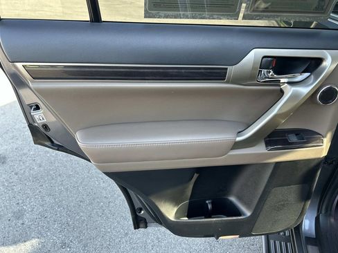 Used 2020 Lexus GX 460 Luxury w/ Accessory Package image 22