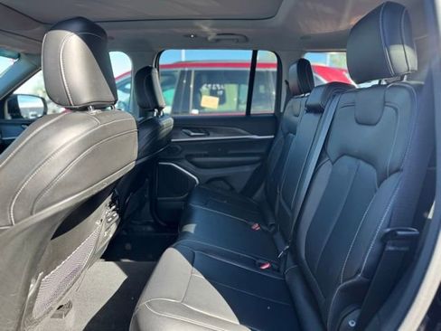 Used 2022 Jeep Grand Cherokee Limited 4xe image 11