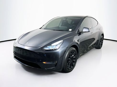 Used 2024 Tesla Model Y Long Range image 3