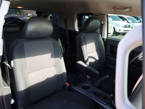 Used 2007 Toyota FJ Cruiser 4WD image 16