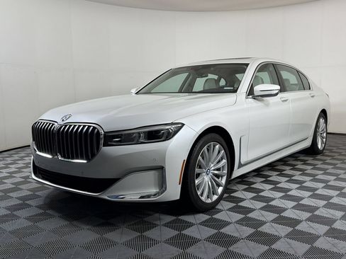 Used 2020 BMW 740i RWD image 1