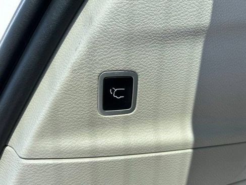 Used 2024 Chrysler Pacifica Touring-L FWD image 47