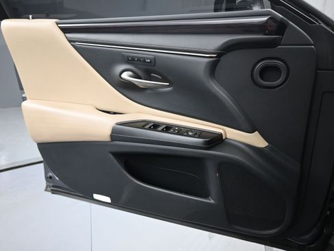 Used 2019 Lexus ES 350 Luxury w/ Accessory Package 2 image 16