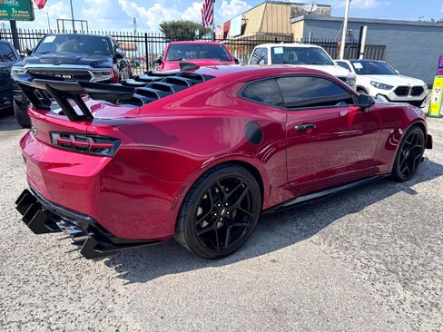 Used 2018 Chevrolet Camaro SS image 5