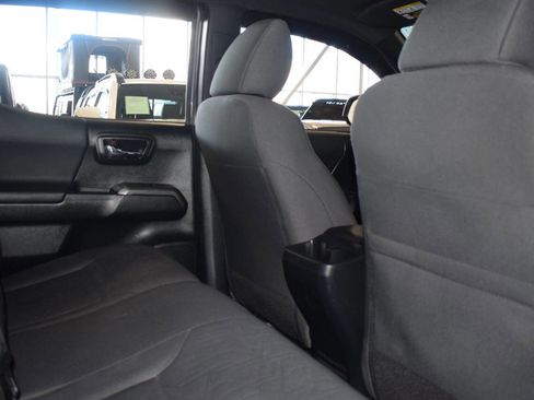 Used 2017 Toyota Tacoma TRD Off-Road image 23