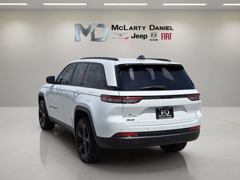 Used 2023 Jeep Grand Cherokee Altitude AWD/4WD image 4