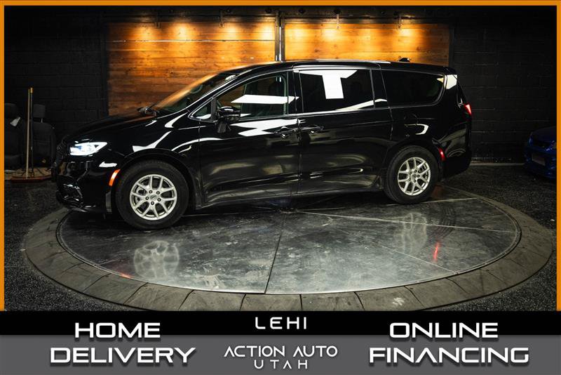 Used 2024 Chrysler Pacifica Touring-L FWD image 1