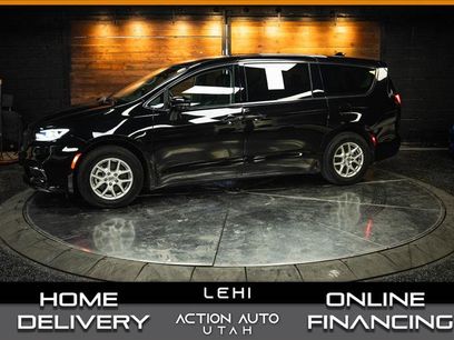 Used 2024 Chrysler Pacifica Touring-L