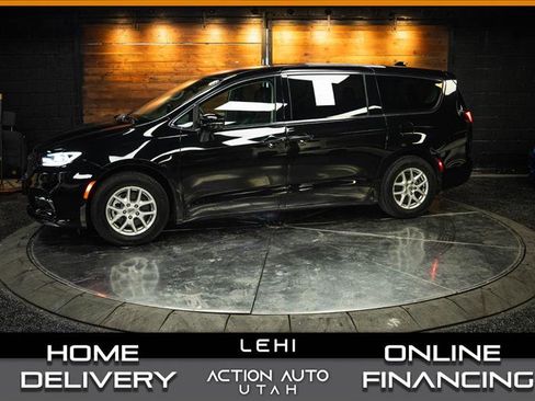 Used 2024 Chrysler Pacifica Touring-L FWD image 1