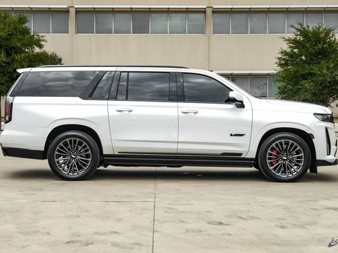 Used 2024 Cadillac Escalade ESV V AWD/4WD image 20