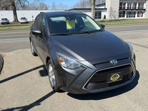 Used 2016 Scion iA FWD image 3